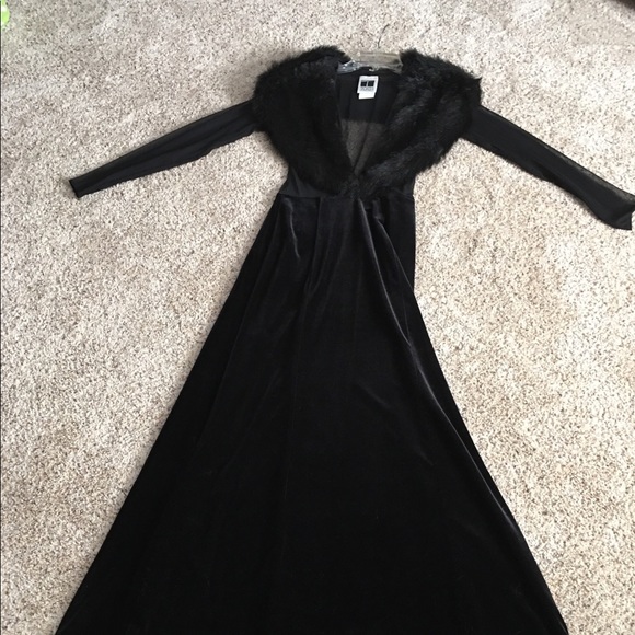 Tadashi Shoji Dresses & Skirts - Black gown